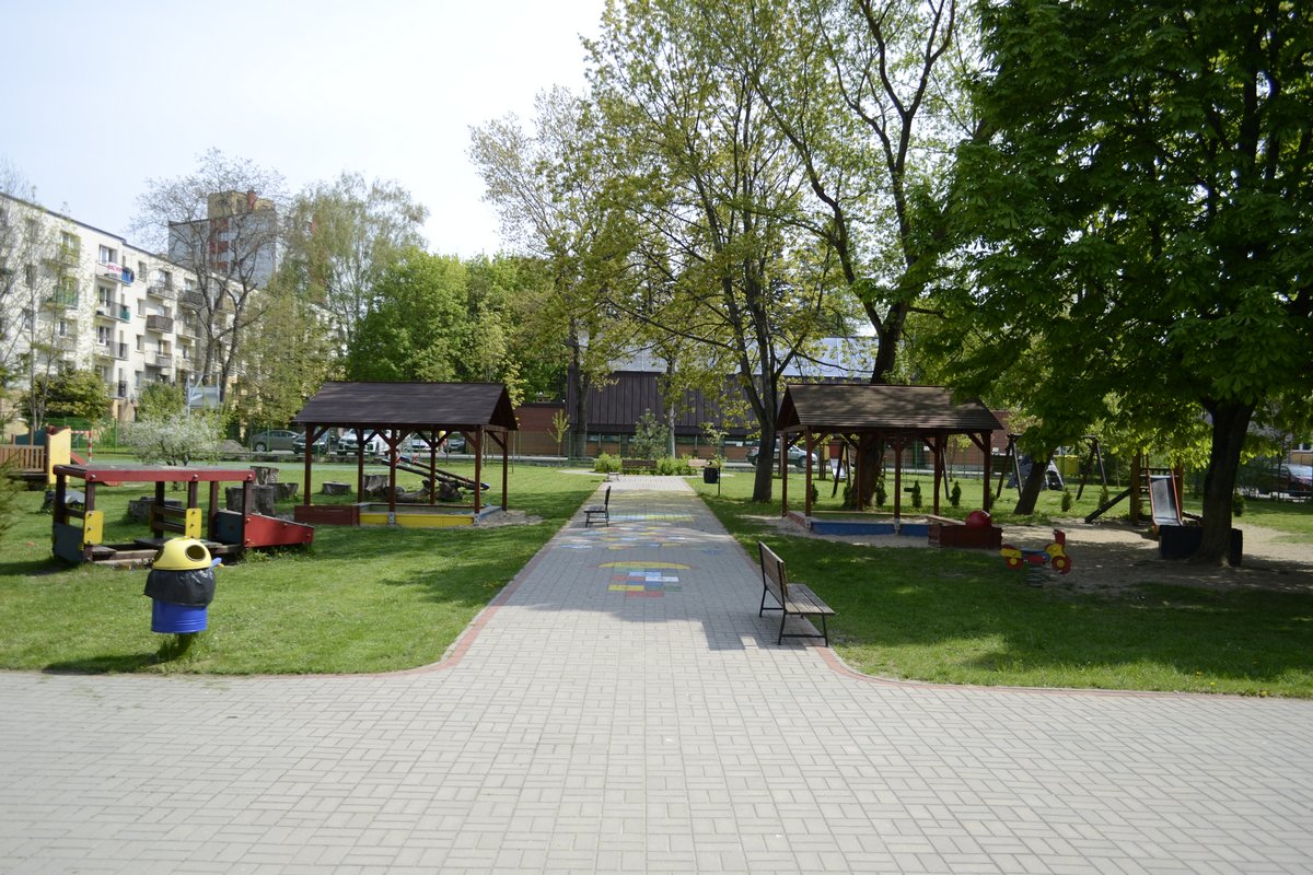 Ogród przedszkolny, piaskownice, zabawki terenowe - Przedszkole Samorządowe Nr 2 Pod Słonkiem w Białymstoku