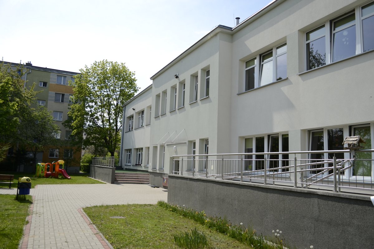 Budynek przedszkola z tarasem - Przedszkole Samorządowe Nr 2 Pod Słonkiem w Białymstoku