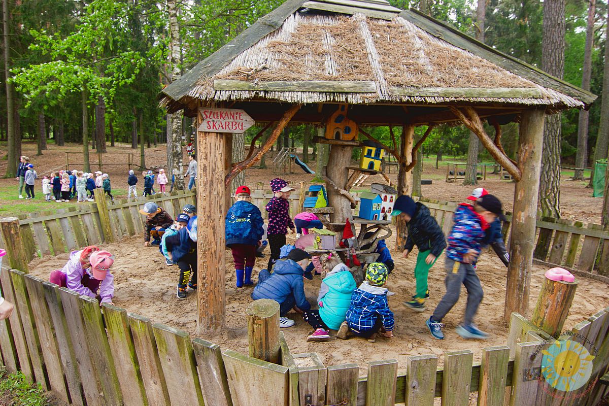 Dzieci szukają skarbów - Przedszkole Samorządowe Nr 2 Pod Słonkiem w Białymstoku