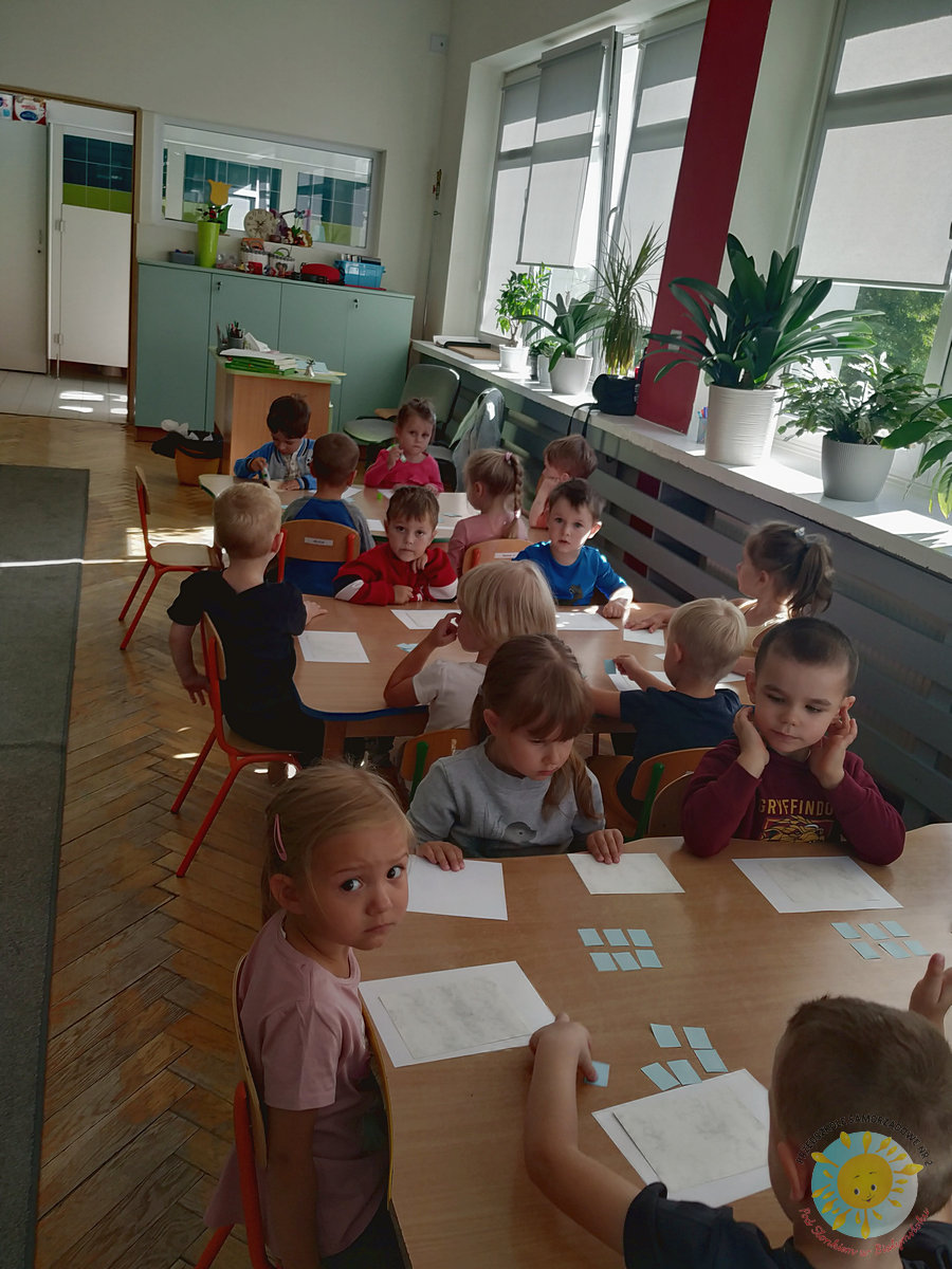Dzieci przy stole - Przedszkole Samorządowe Nr 2 Pod Słonkiem w Białymstoku