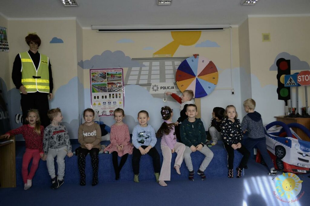 Dzieci czekają na rozpoczęcie zajęć - Przedszkole Samorządowe Nr 2 Pod Słonkiem w Białymstoku