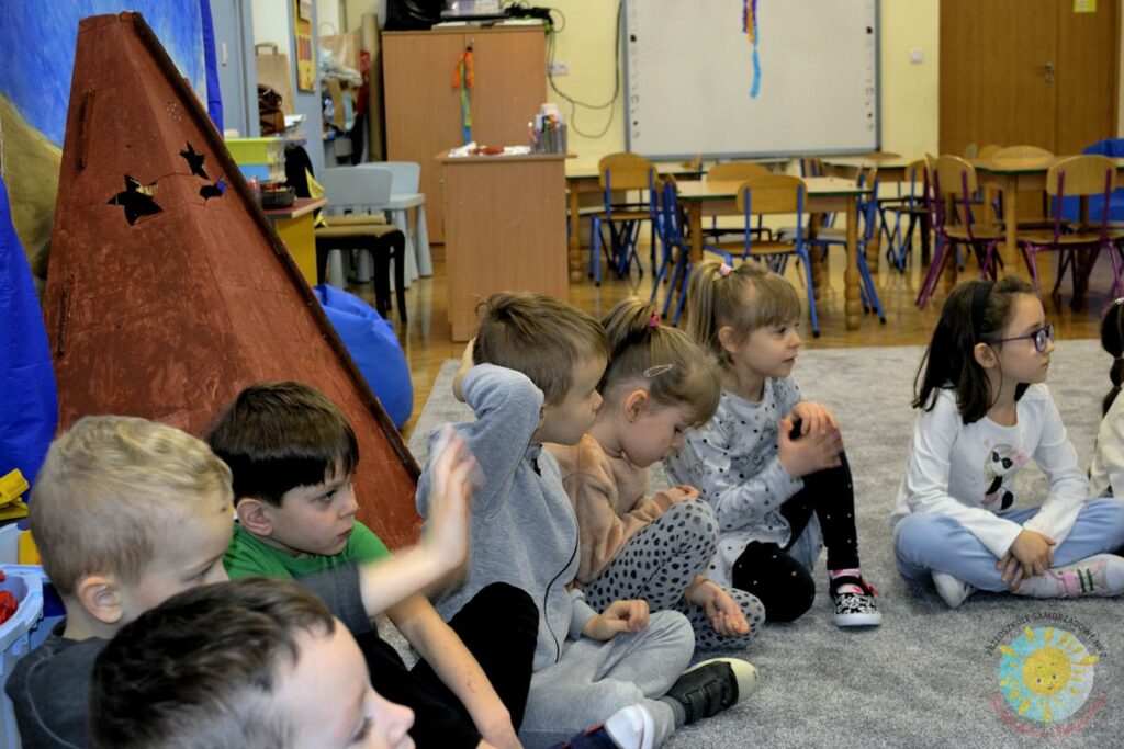 Dzieci biorą udział w programie profilaktycznym higieny jamy ustnej - Przedszkole Samorządowe Nr 2 Pod Słonkiem w Białymstoku