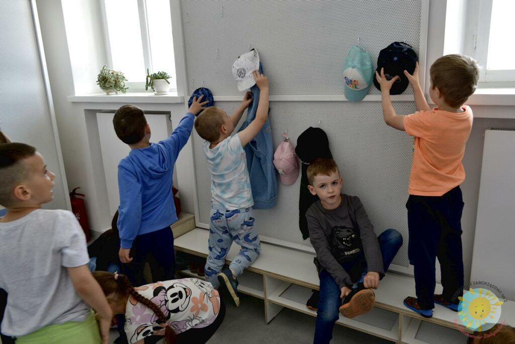 Dzieci w szatni - Przedszkole Samorządowe Nr 2 Pod Słonkiem w Białymstoku