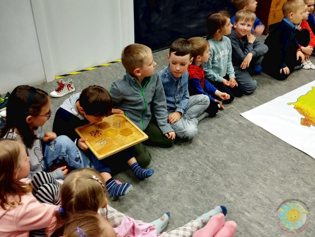 dzieci biorące udział w zajęciach MWPwB - Przedszkole Samorządowe Nr 2 Pod Słonkiem w Białymstoku