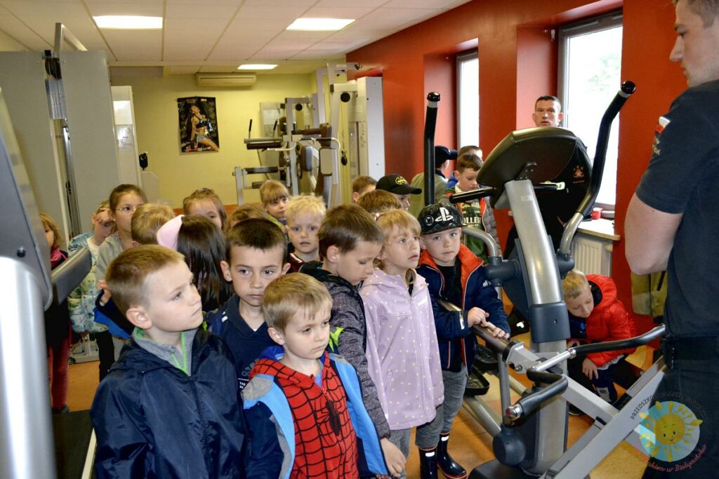 Dzieci odwiedzają straż pożarną - Przedszkole Samorządowe Nr 2 Pod Słonkiem w Białymstoku