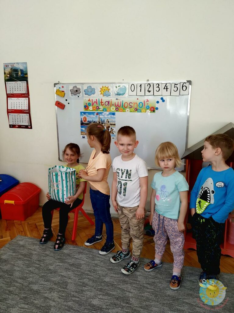 Świętowanie urodzin - Przedszkole Samorządowe Nr 2 Pod Słonkiem w Białymstoku