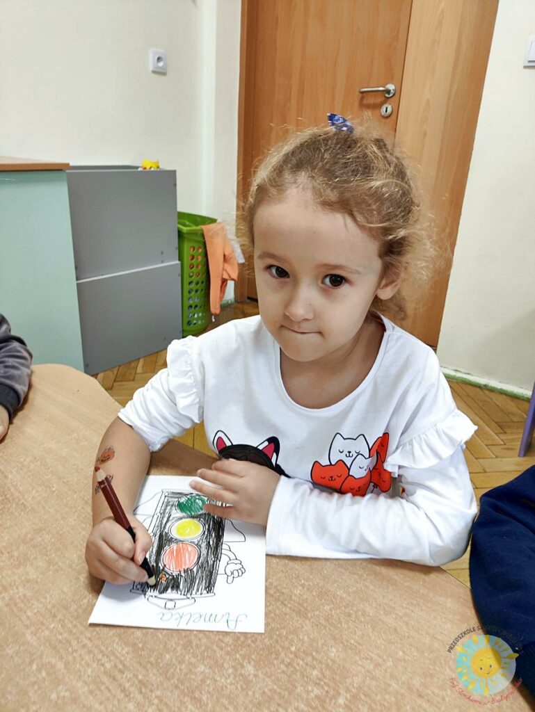 Dzieci rysują prace plastyczne - Przedszkole Samorządowe Nr 2 Pod Słonkiem w Białymstoku