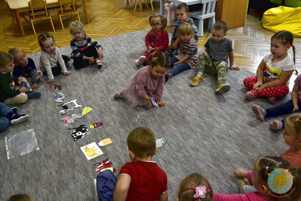 Dzieci bawią się i uczą podczas zajęć - Przedszkole Samorządowe Nr 2 Pod Słonkiem w Białymstoku