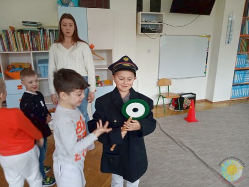 Dzieci uczestniczą w zajęciach - Przedszkole Samorządowe Nr 2 Pod Słonkiem w Białymstoku