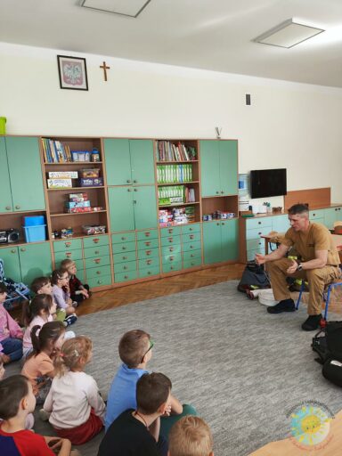 Dzieci uczestniczą w zajęciach - Przedszkole Samorządowe Nr 2 Pod Słonkiem w Białymstoku
