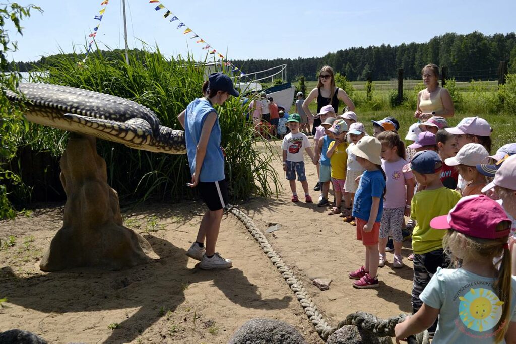 Uśmiechnięte dzieci bawiące się w parku - Przedszkole Samorządowe Nr 2 Pod Słonkiem w Białymstoku