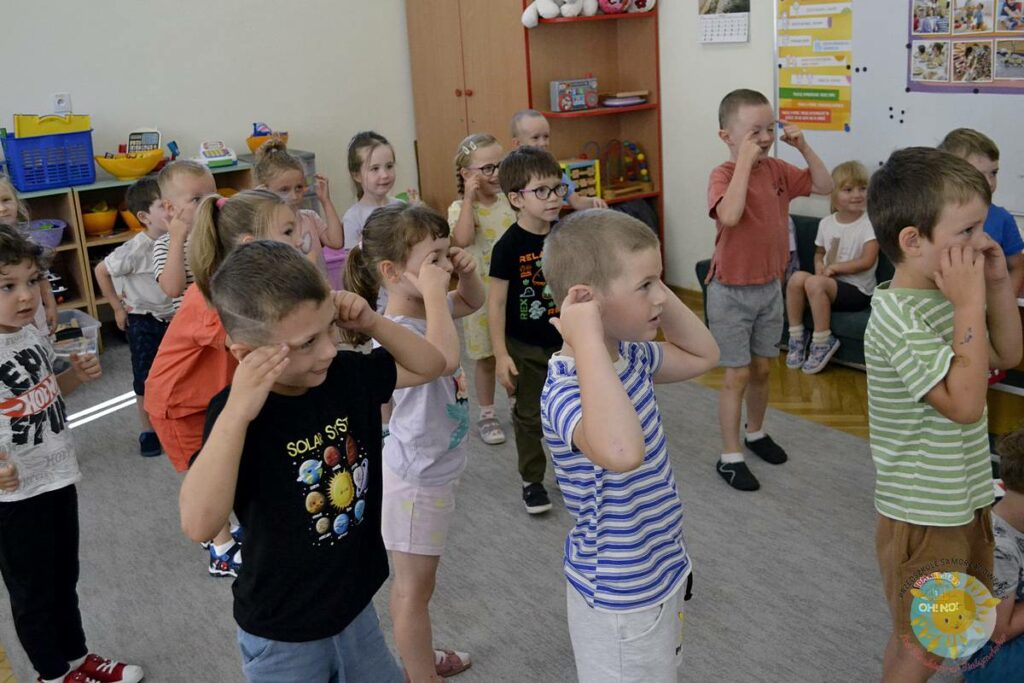 Dzieci uczestniczące w zajęciach przedszkolnych - Przedszkole Samorządowe Nr 2 Pod Słonkiem w Białymstoku