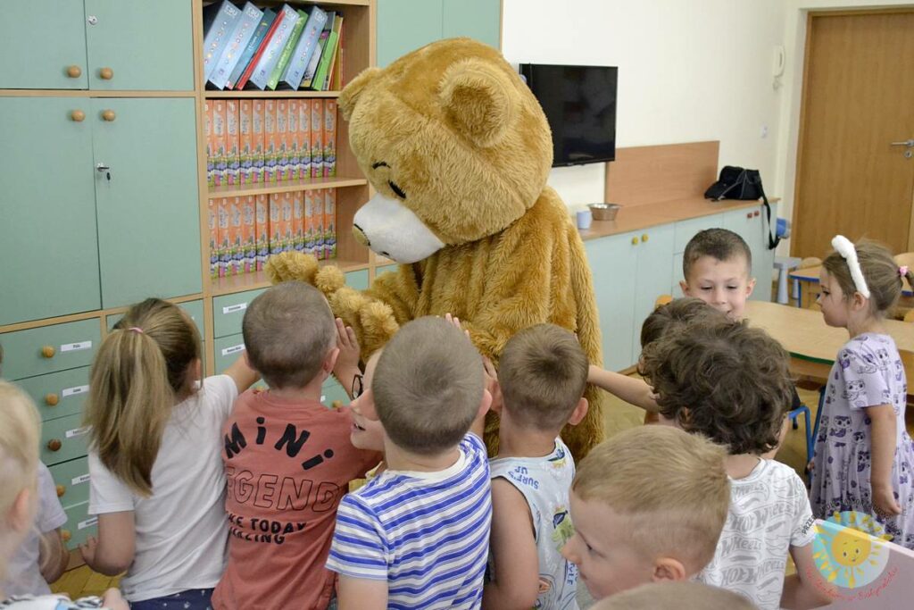 Dzieci uczestniczące w zajęciach przedszkolnych - Przedszkole Samorządowe Nr 2 Pod Słonkiem w Białymstoku
