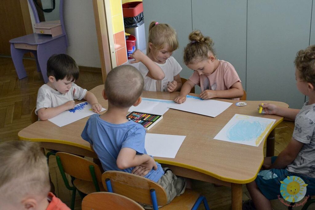 Dzieci uczestniczące w zajęciach przedszkolnych - Przedszkole Samorządowe Nr 2 Pod Słonkiem w Białymstoku