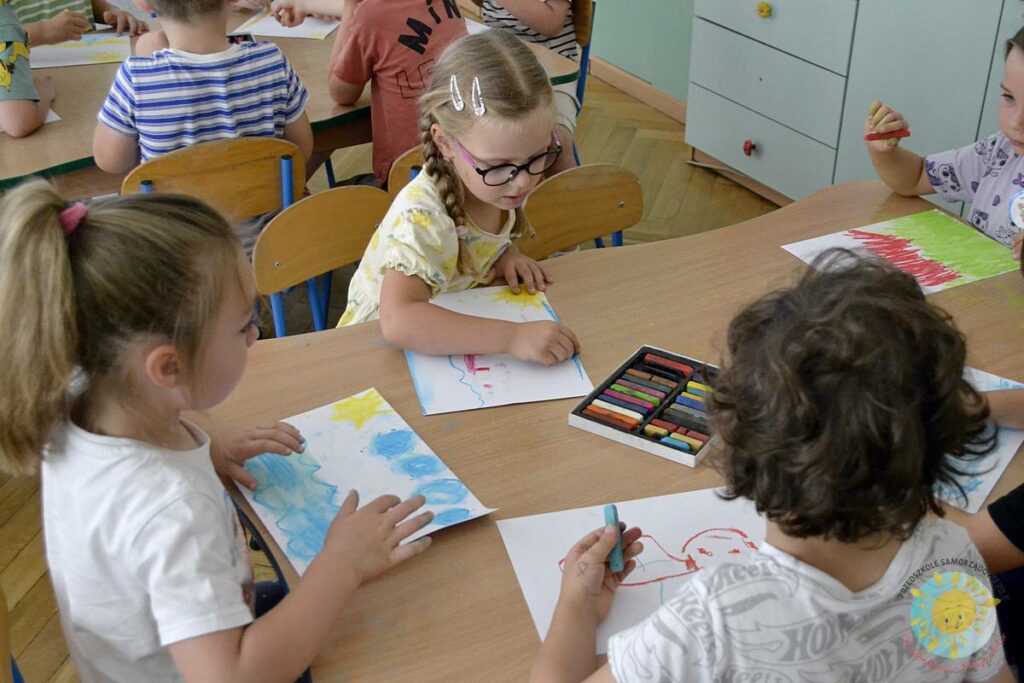 Dzieci uczestniczące w zajęciach przedszkolnych - Przedszkole Samorządowe Nr 2 Pod Słonkiem w Białymstoku