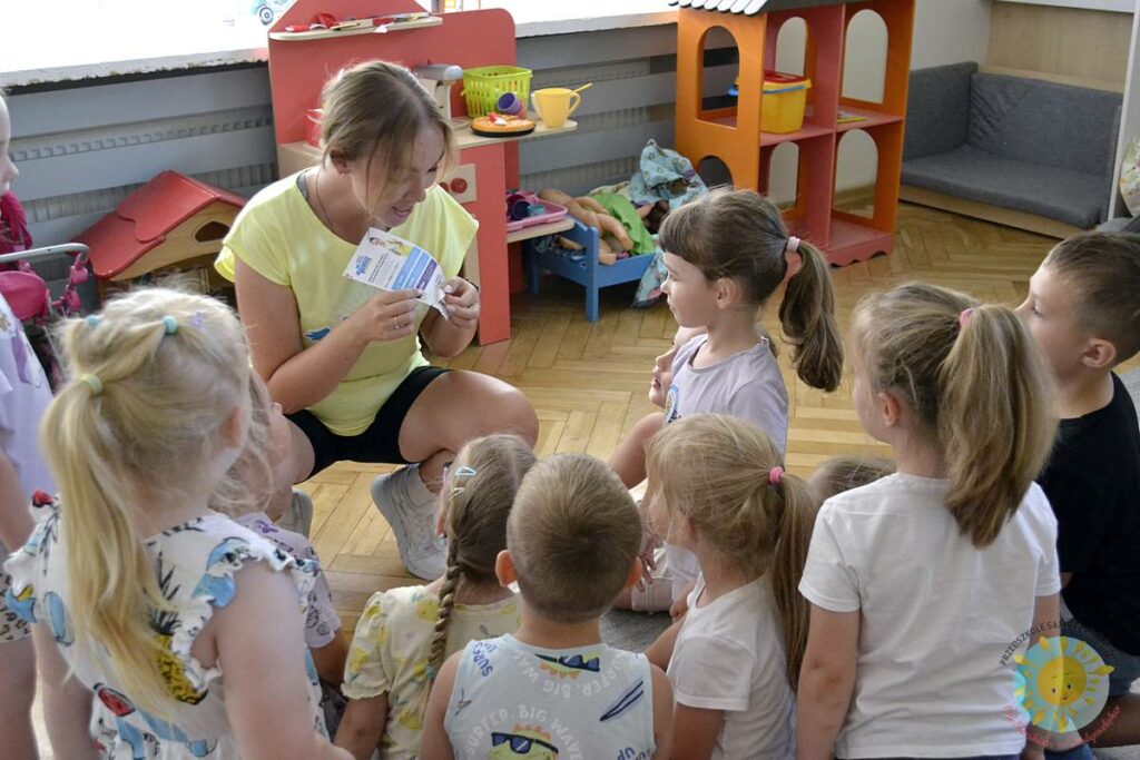 Dzieci uczestniczące w zajęciach przedszkolnych - Przedszkole Samorządowe Nr 2 Pod Słonkiem w Białymstoku