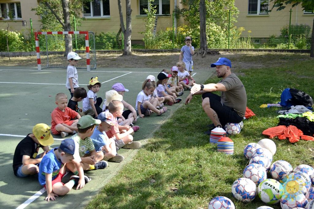 Dzieci uczestniczące w zajęciach przedszkolnych - Przedszkole Samorządowe Nr 2 Pod Słonkiem w Białymstoku