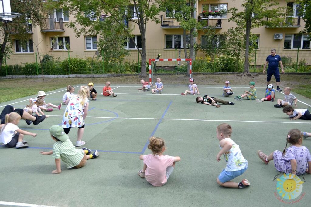 Dzieci uczestniczące w zajęciach przedszkolnych - Przedszkole Samorządowe Nr 2 Pod Słonkiem w Białymstoku