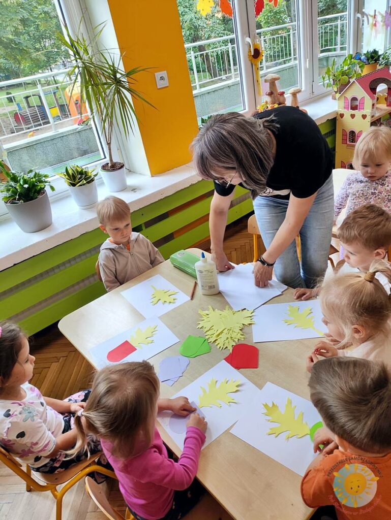 Bawiące się uśmiechnięte dzieci - Przedszkole Samorządowe Nr 2 Pod Słonkiem w Białymstoku