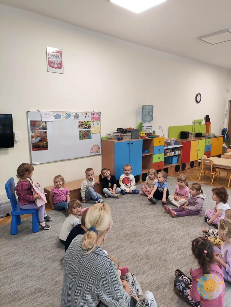 Bawiące się uśmiechnięte dzieci - Przedszkole Samorządowe Nr 2 Pod Słonkiem w Białymstoku