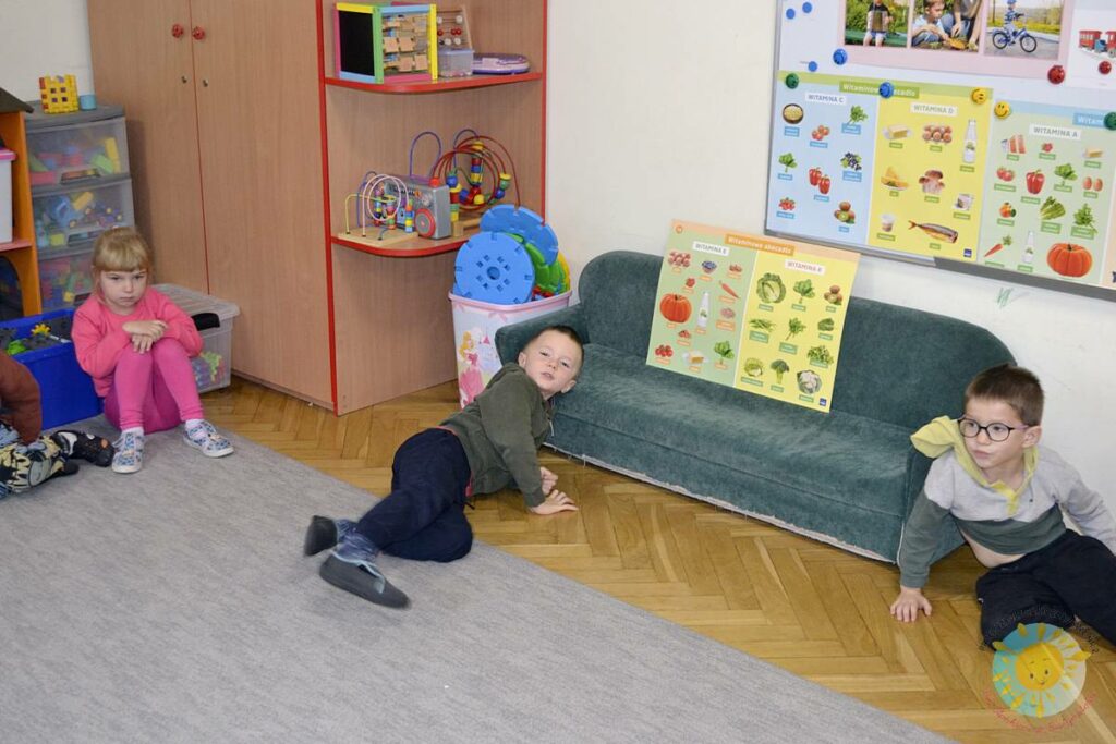 Dzieci bawiące się na zajęciach ruchowych - Przedszkole Samorządowe Nr 2 Pod Słonkiem w Białymstoku