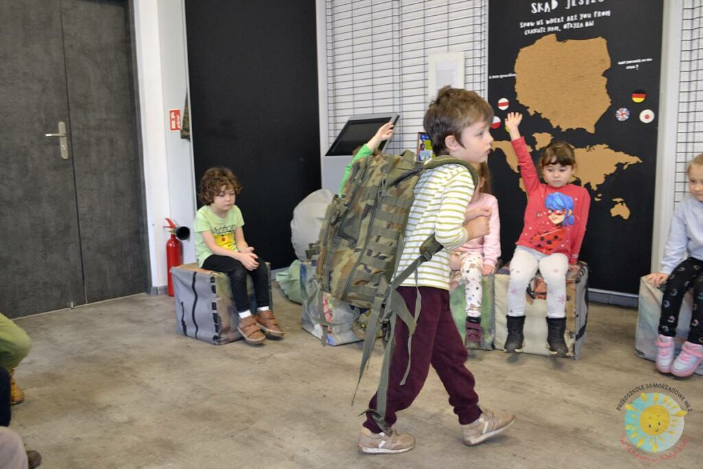 Dzieci biorą udział w zajęciach zorganizowanych przez MWP - Przedszkole Samorządowe Nr 2 Pod Słonkiem w Białymstoku