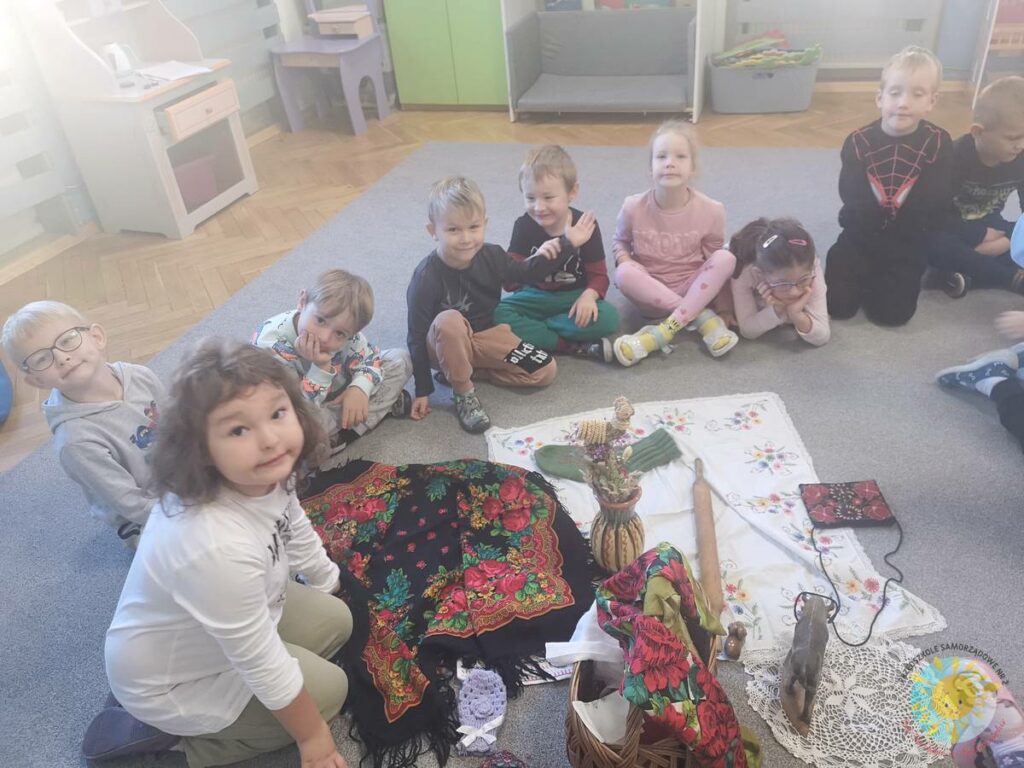 BOF - język i kultura – cel rozwijanie umiejętności komunikacyjnych, odkrywanie bogactwa języka oraz poznawanie kultury regionu i świata.