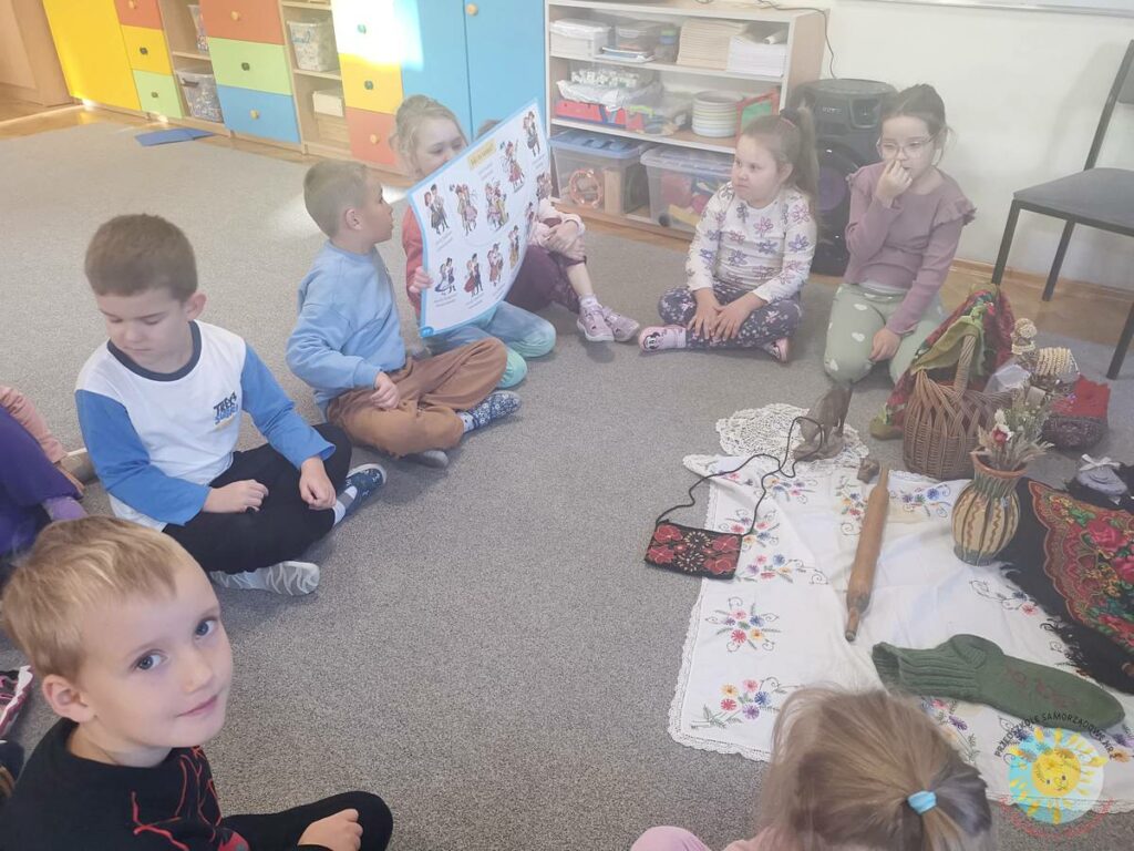 BOF - język i kultura – cel rozwijanie umiejętności komunikacyjnych, odkrywanie bogactwa języka oraz poznawanie kultury regionu i świata.