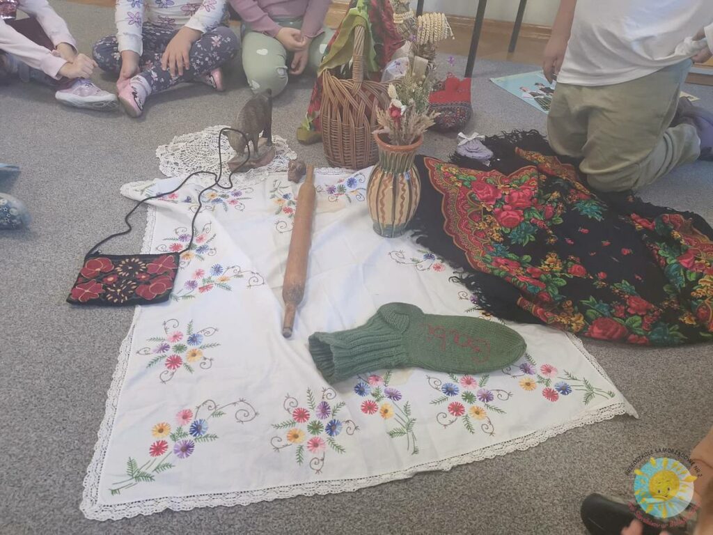 BOF - język i kultura – cel rozwijanie umiejętności komunikacyjnych, odkrywanie bogactwa języka oraz poznawanie kultury regionu i świata.