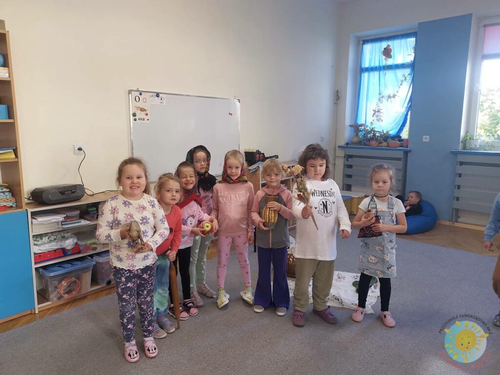 BOF - język i kultura – cel rozwijanie umiejętności komunikacyjnych, odkrywanie bogactwa języka oraz poznawanie kultury regionu i świata.