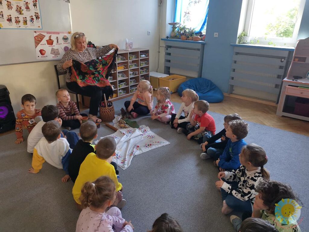 BOF - język i kultura – cel rozwijanie umiejętności komunikacyjnych, odkrywanie bogactwa języka oraz poznawanie kultury regionu i świata.