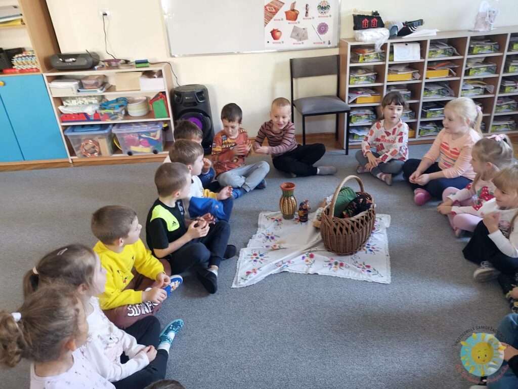 BOF - język i kultura – cel rozwijanie umiejętności komunikacyjnych, odkrywanie bogactwa języka oraz poznawanie kultury regionu i świata.