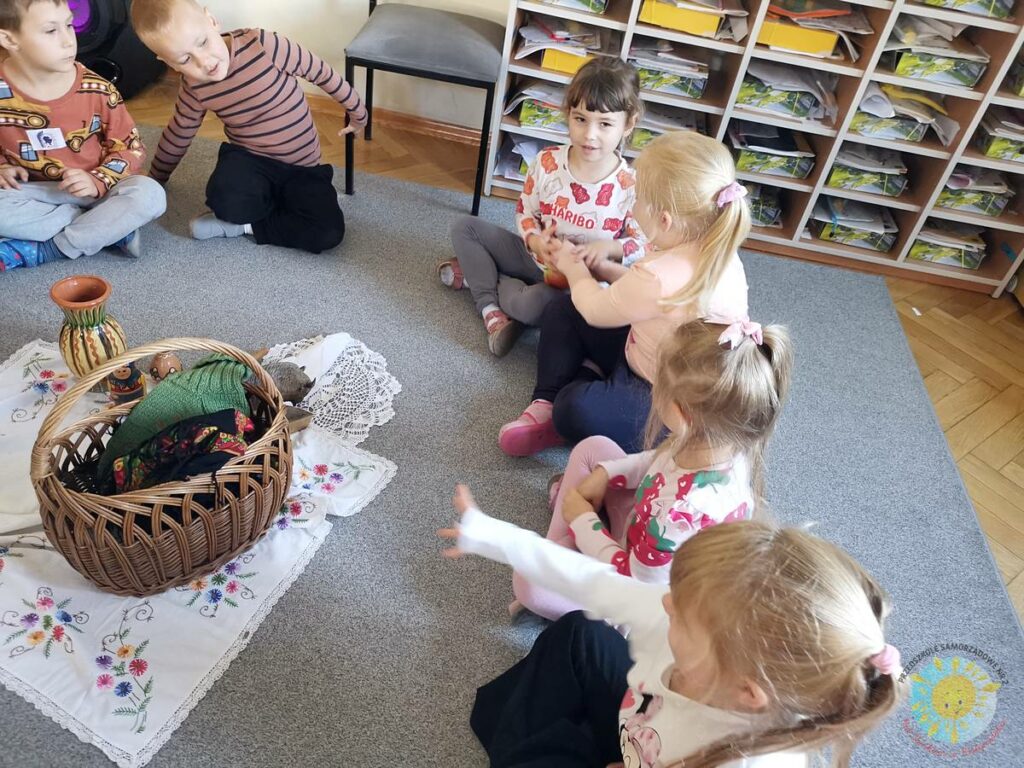 BOF - język i kultura – cel rozwijanie umiejętności komunikacyjnych, odkrywanie bogactwa języka oraz poznawanie kultury regionu i świata.