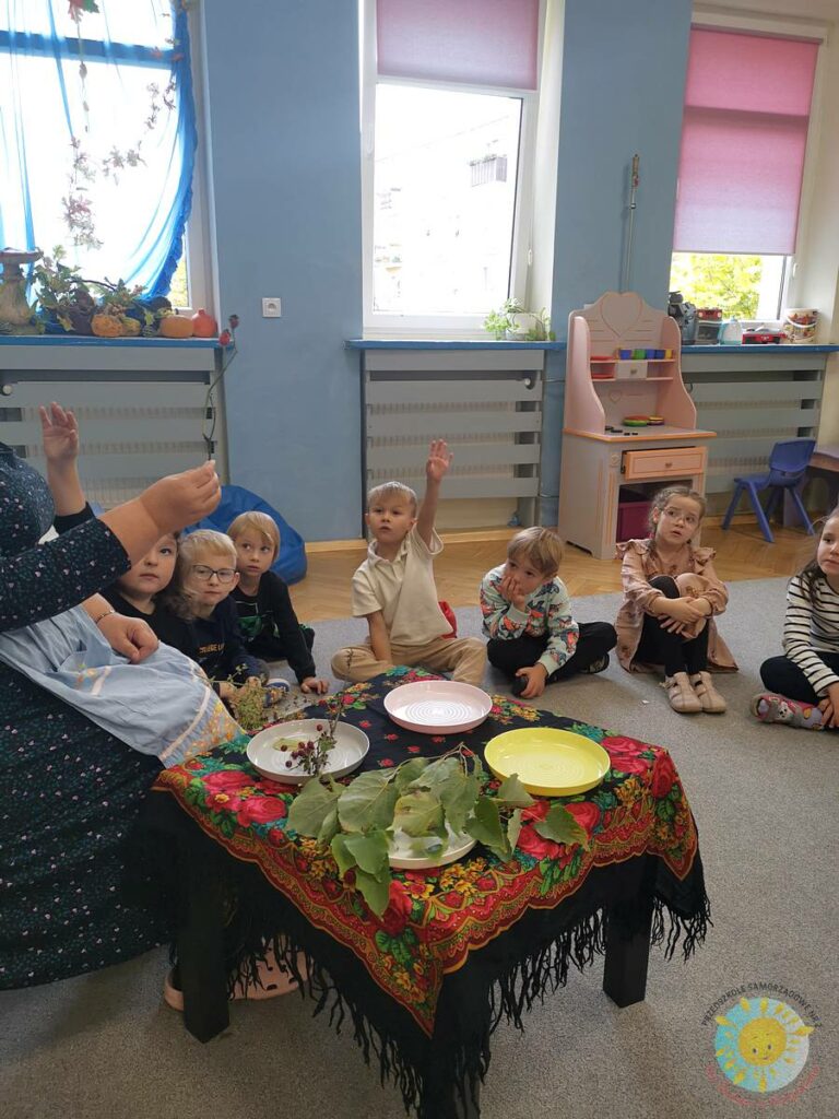 BOF - język i kultura – cel rozwijanie umiejętności komunikacyjnych, odkrywanie bogactwa języka oraz poznawanie kultury regionu i świata.