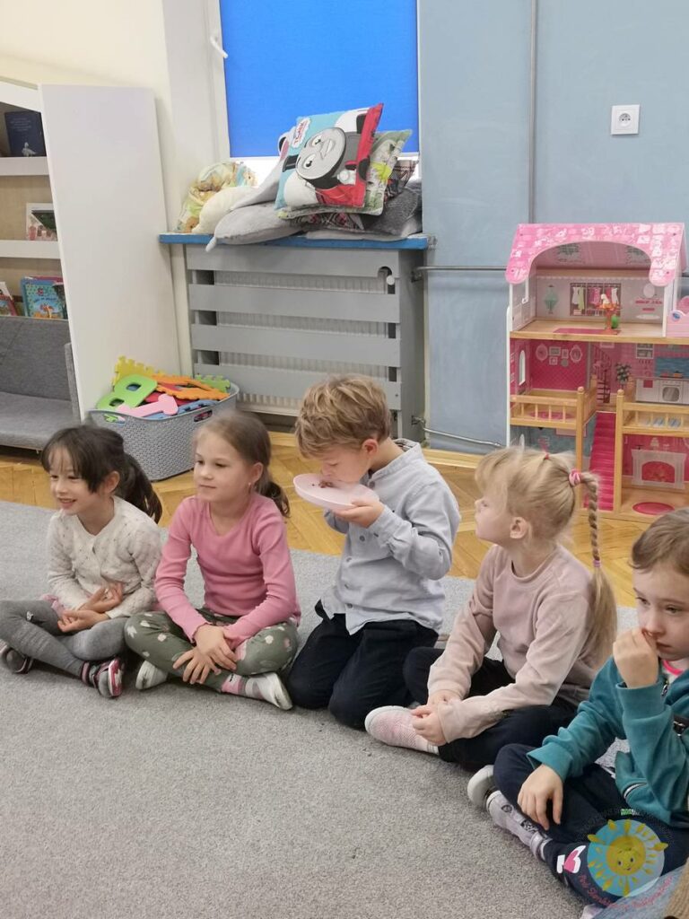 BOF - język i kultura – cel rozwijanie umiejętności komunikacyjnych, odkrywanie bogactwa języka oraz poznawanie kultury regionu i świata.