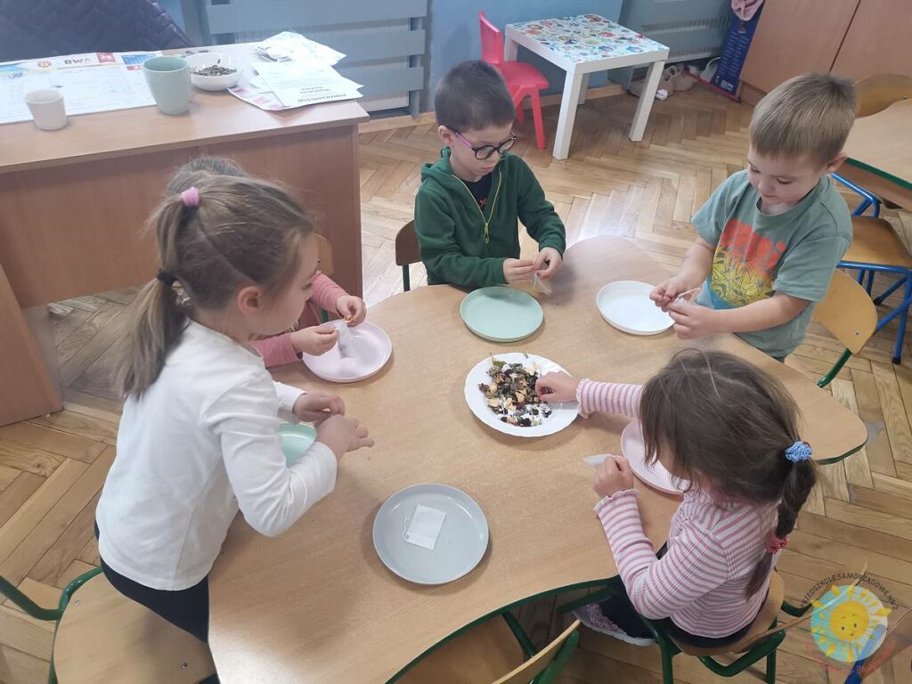 BOF - język i kultura – cel rozwijanie umiejętności komunikacyjnych, odkrywanie bogactwa języka oraz poznawanie kultury regionu i świata.