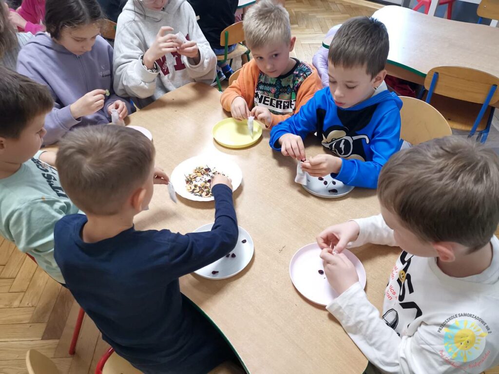 BOF - język i kultura – cel rozwijanie umiejętności komunikacyjnych, odkrywanie bogactwa języka oraz poznawanie kultury regionu i świata.