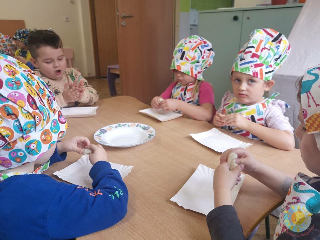 BOF - język i kultura – cel rozwijanie umiejętności komunikacyjnych, odkrywanie bogactwa języka oraz poznawanie kultury regionu i świata.