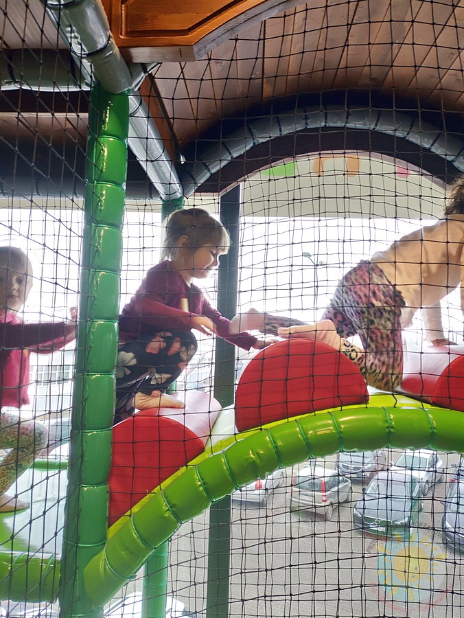 Bawiące się dzieci w bawialni - Przedszkole Samorządowe Nr 2 Pod Słonkiem w Białymstoku