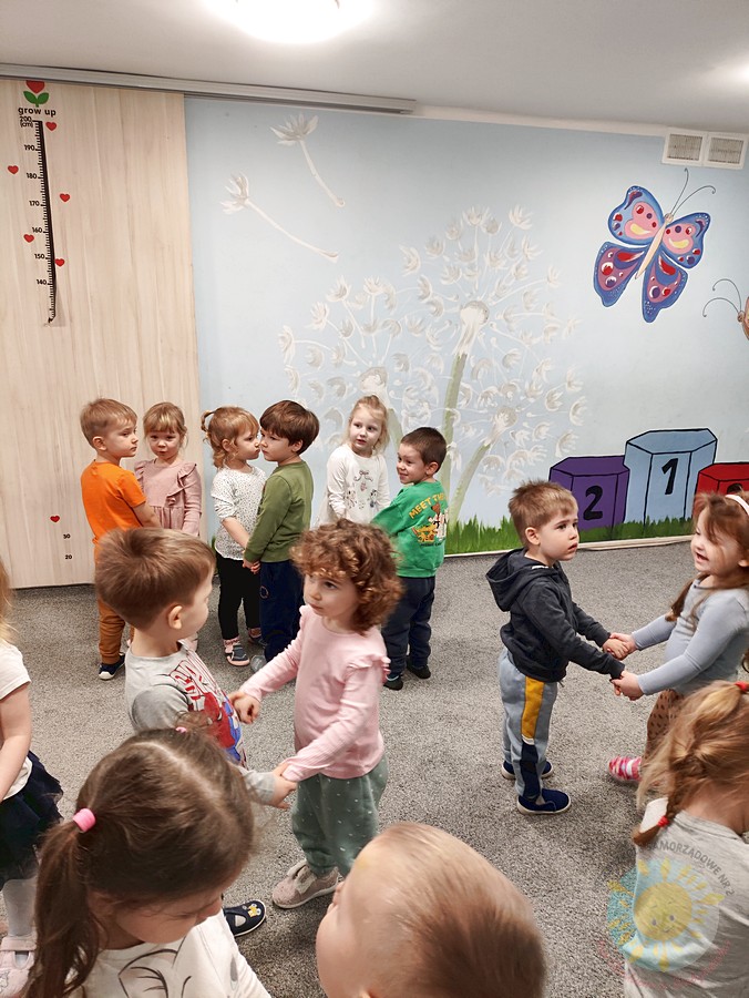 Dzieci uczestniczące w zajęciach rytmicznych - Przedszkole Samorządowe Nr 2 Pod Słonkiem w Białymstoku