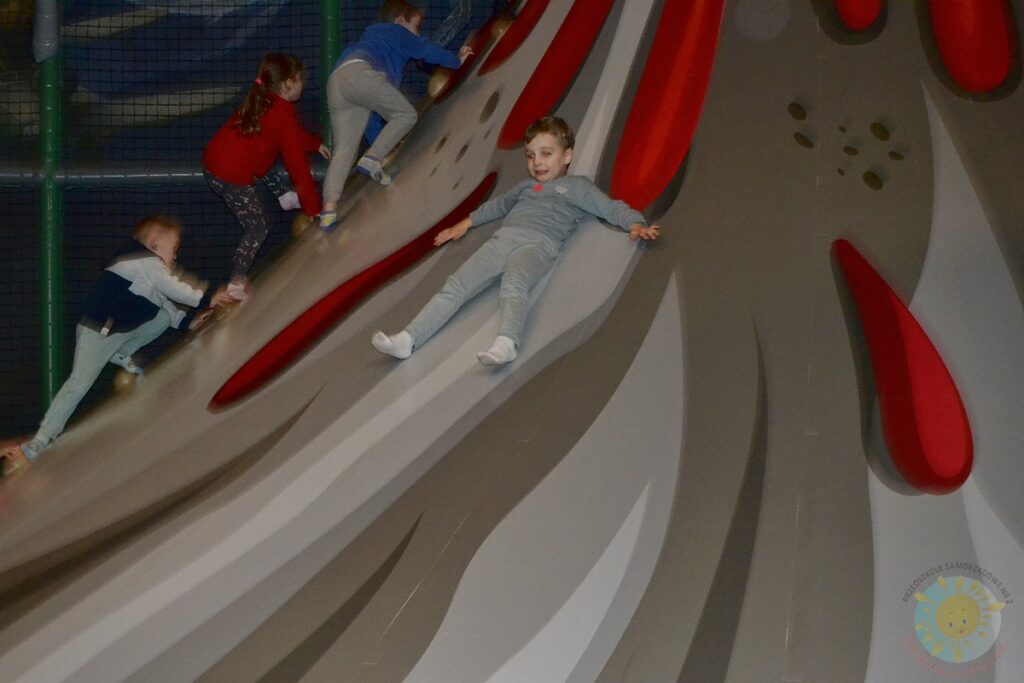 Bawiące się dzieci w Fabryce Misia - Przedszkole Samorządowe Nr 2 Pod Słonkiem w Białymstoku