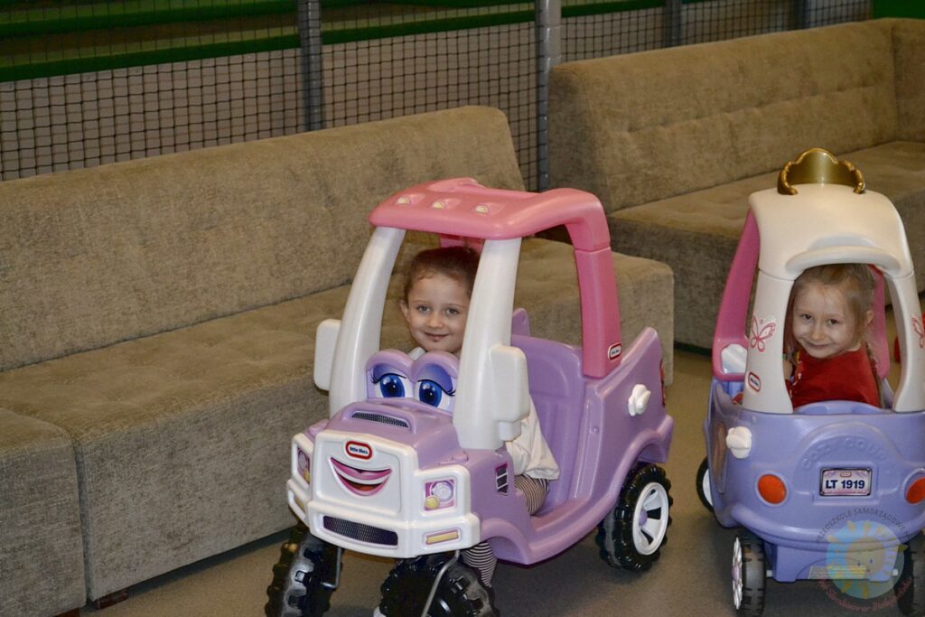 Bawiące się dzieci w Fabryce Misia - Przedszkole Samorządowe Nr 2 Pod Słonkiem w Białymstoku