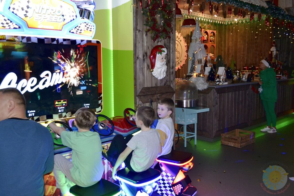 Bawiące się dzieci w Fabryce Misia - Przedszkole Samorządowe Nr 2 Pod Słonkiem w Białymstoku