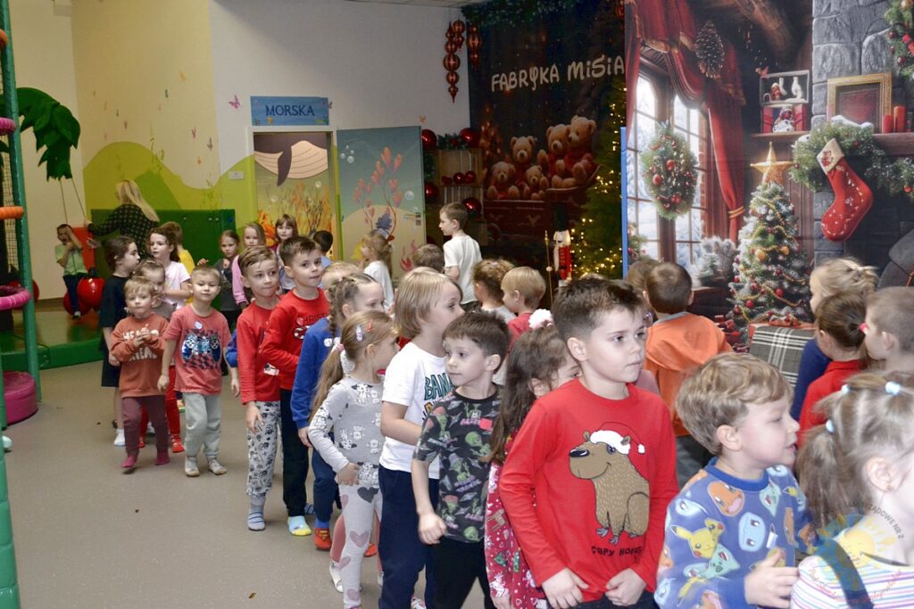 Bawiące się dzieci w Fabryce Misia - Przedszkole Samorządowe Nr 2 Pod Słonkiem w Białymstoku