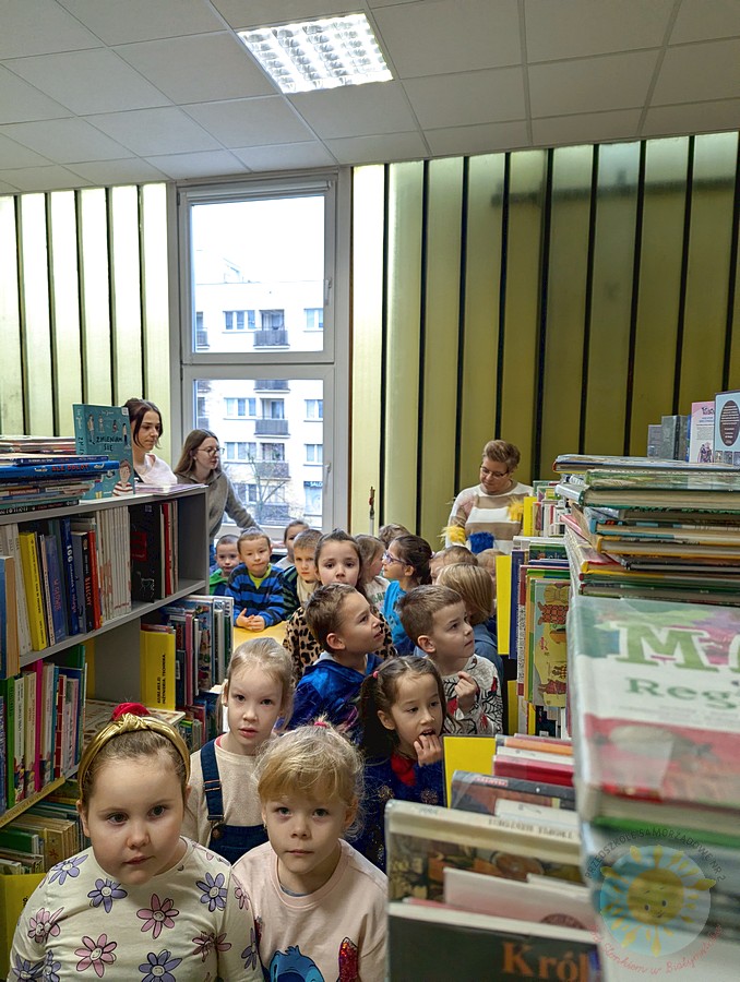Dzieci na zajęciach w książnicy - Przedszkole Samorządowe Nr 2 Pod Słonkiem w Białymstoku