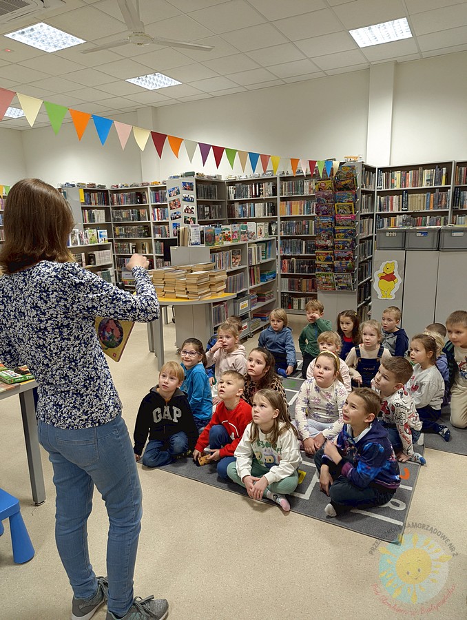 Dzieci na zajęciach w książnicy - Przedszkole Samorządowe Nr 2 Pod Słonkiem w Białymstoku