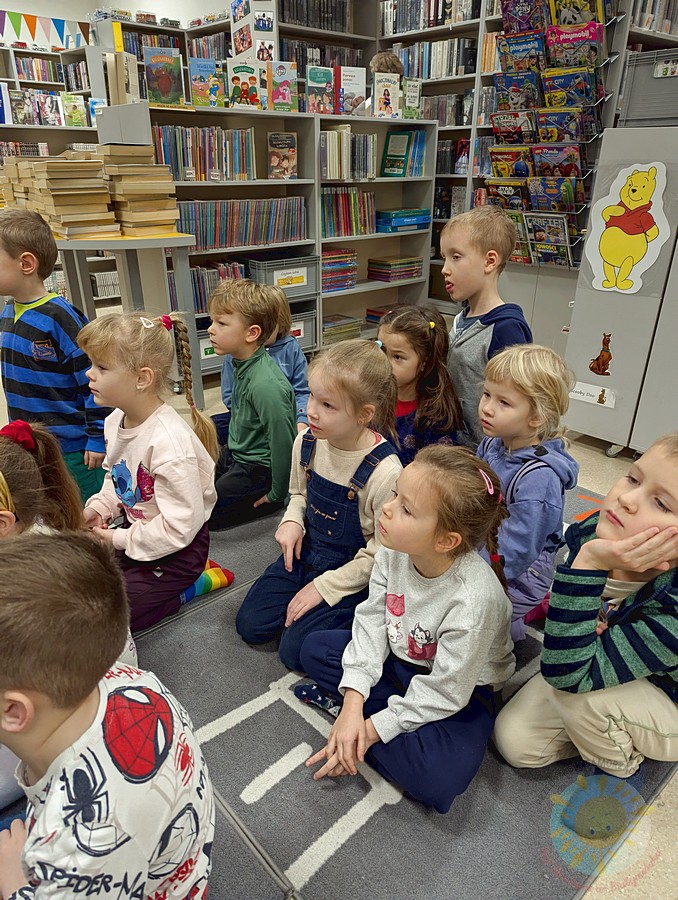 Dzieci na zajęciach w książnicy - Przedszkole Samorządowe Nr 2 Pod Słonkiem w Białymstoku