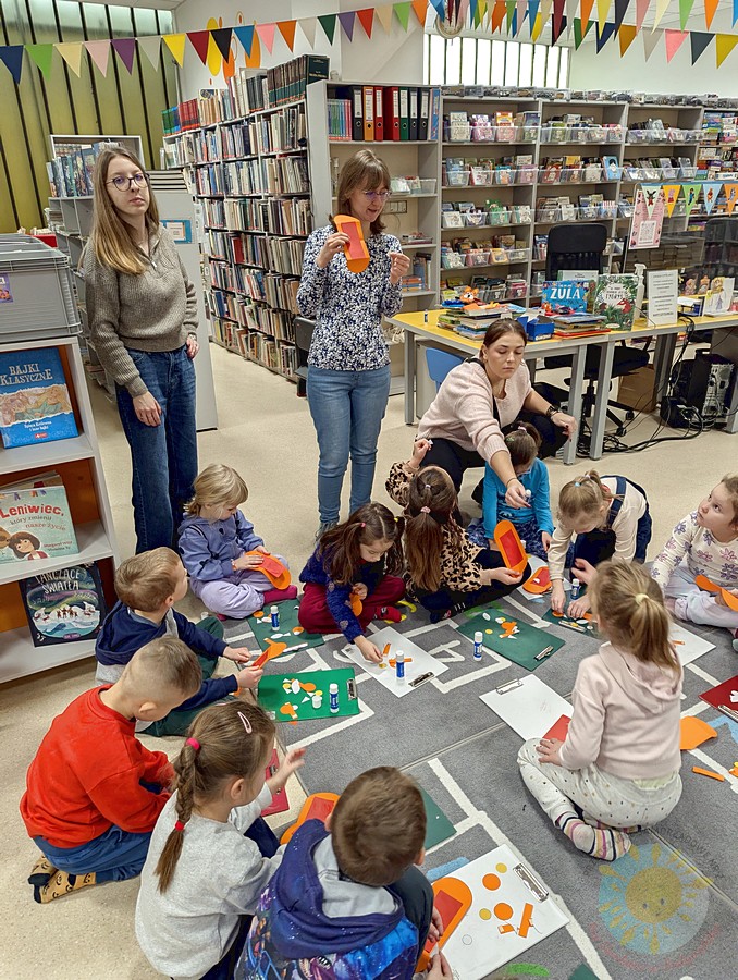Dzieci na zajęciach w książnicy - Przedszkole Samorządowe Nr 2 Pod Słonkiem w Białymstoku