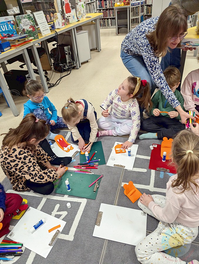 Dzieci na zajęciach w książnicy - Przedszkole Samorządowe Nr 2 Pod Słonkiem w Białymstoku