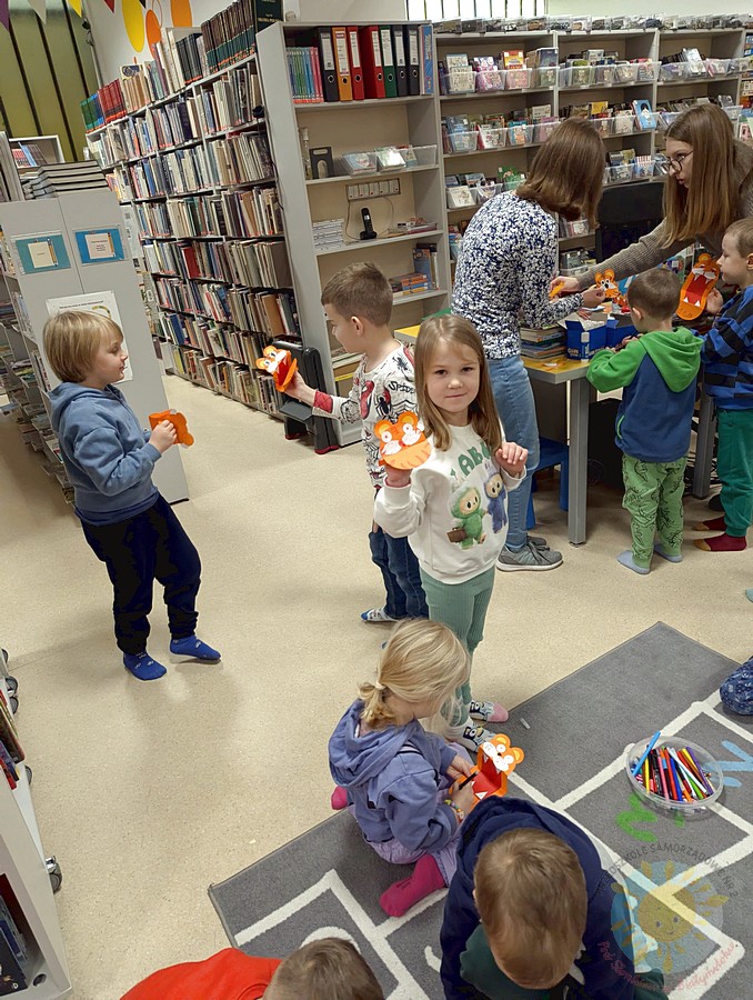 Dzieci na zajęciach w książnicy - Przedszkole Samorządowe Nr 2 Pod Słonkiem w Białymstoku